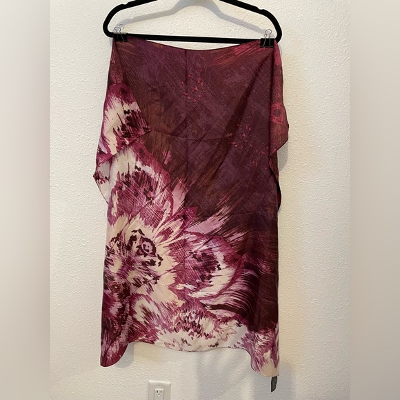 Vince Camuto 100% Silk Scarf Wrap Purple white Floral square 34x34” - Picture 1 of 5